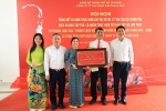 ÔNG NGUYỄN QUỐC CHIẾN CHỦ TỊCH HỘI ĐỒNG THÀNH VIÊN CÔNG TY TNHH MỘT THÀNH VIÊN XỔ SỐ KIẾN THIẾT THÀNH PHỐ HỒ CHÍ MINH NHẬN HUY HIỆU 30 NĂM TUỔI ĐẢNG