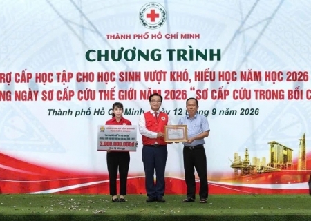 Hơn 3 tỉ đồng trợ cấp cho 600 học sinh khó khăn ở TP.HCM